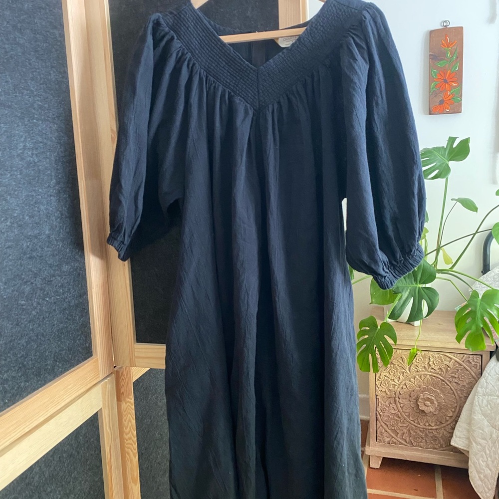 David Brown Boutique - 100% LINEN black dress with puff sleeves - SMALL